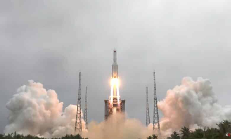 LongMarch5B Tianhe liftoff 29april2021 1 China : Long March 5B situation as rocket heads reentry