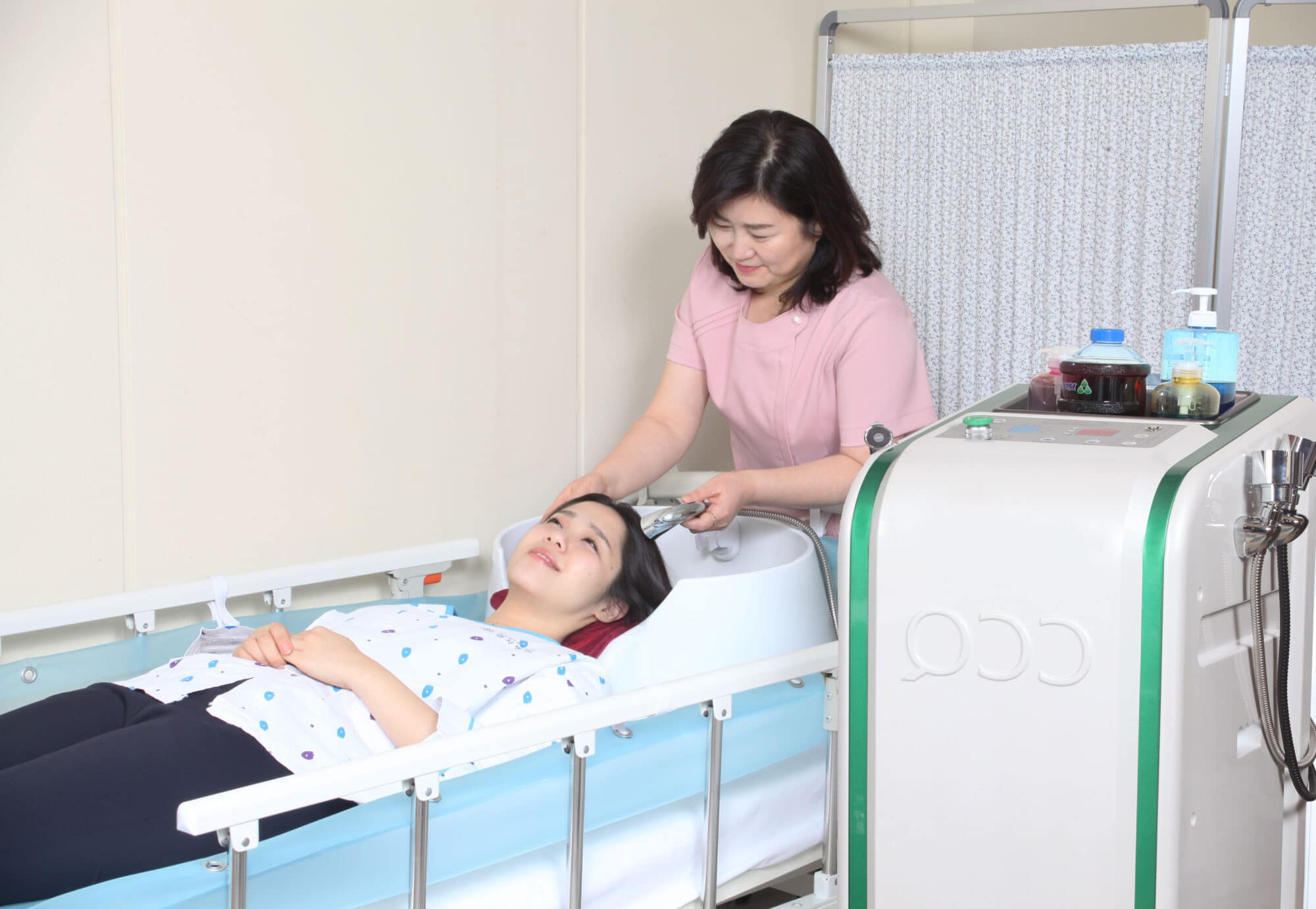 제품사진 1 HanMaek Medical’s “Moving Bed Shower Carrier”, a necessity for nursing care