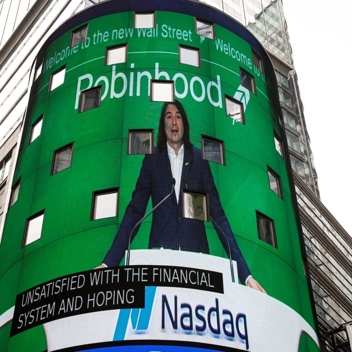 Robinhood’s stock drops 8% in its first day’s trading 2 Robinhood's stock drops