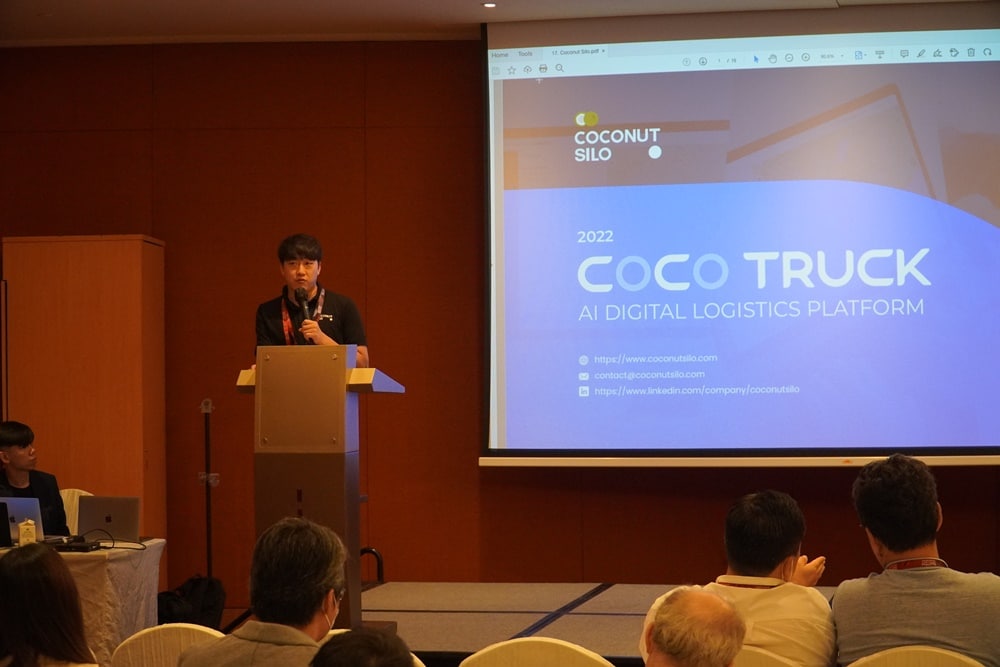Tony Han, the COO of Coconut Silo, introducing 'COCOTRUCK' - their logistics platform, at the Pitching Contest at SWITCH 2022 │Photo by – AVING News