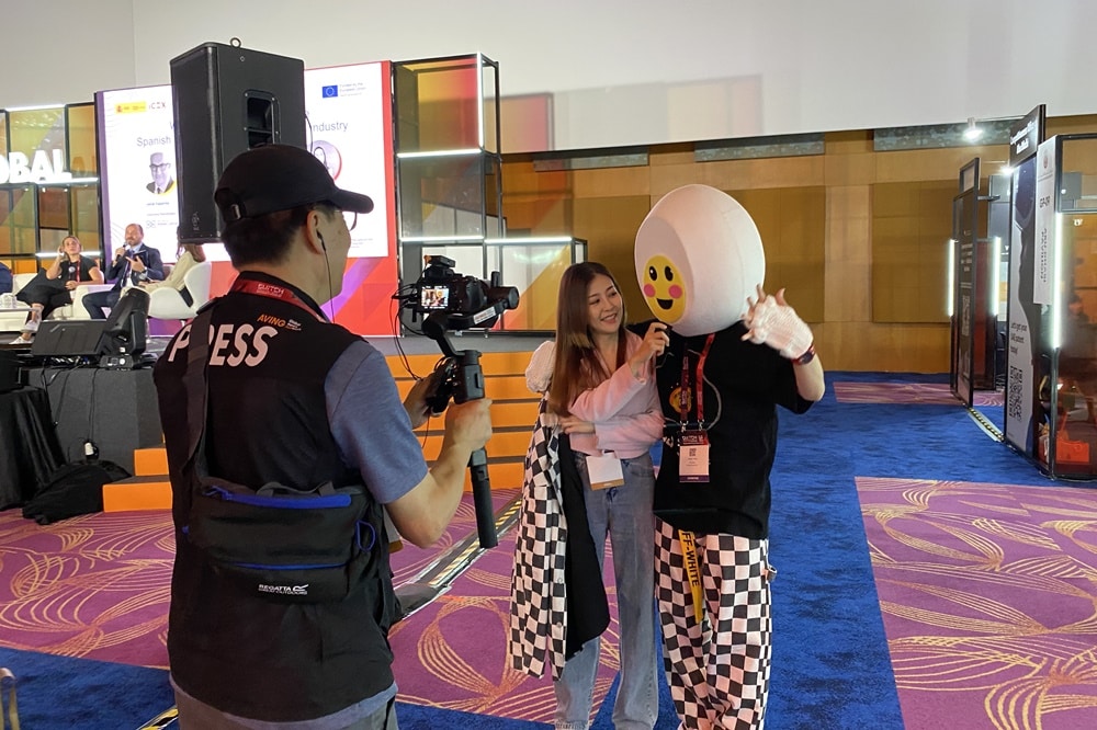 Interviewer with SUNNY SIDE UP CEO Avril Han, dressed as the mascot of the product 