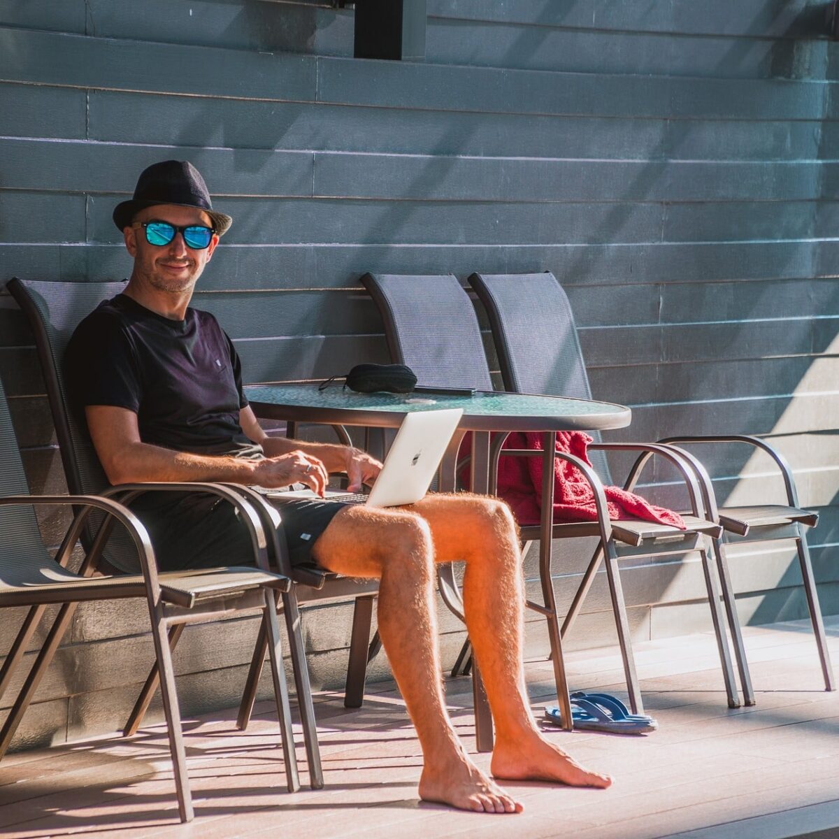 Turn Boredom into Profit: 5 Lackluster Business Ideas for Young Entrepreneurs 1 SKIP THESE 5 Tiresome Online Business Ideas