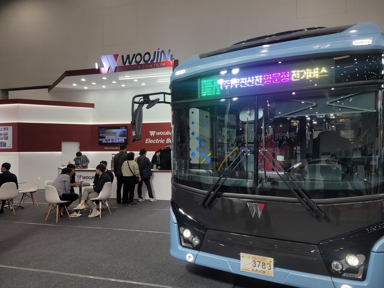 Level 4 Autonomous Vehicles Operating without Need of Driver Thrills the Visitors: Autonomous Mobility Companies Share their Techs and Trends at the 2023 DIFA Expo