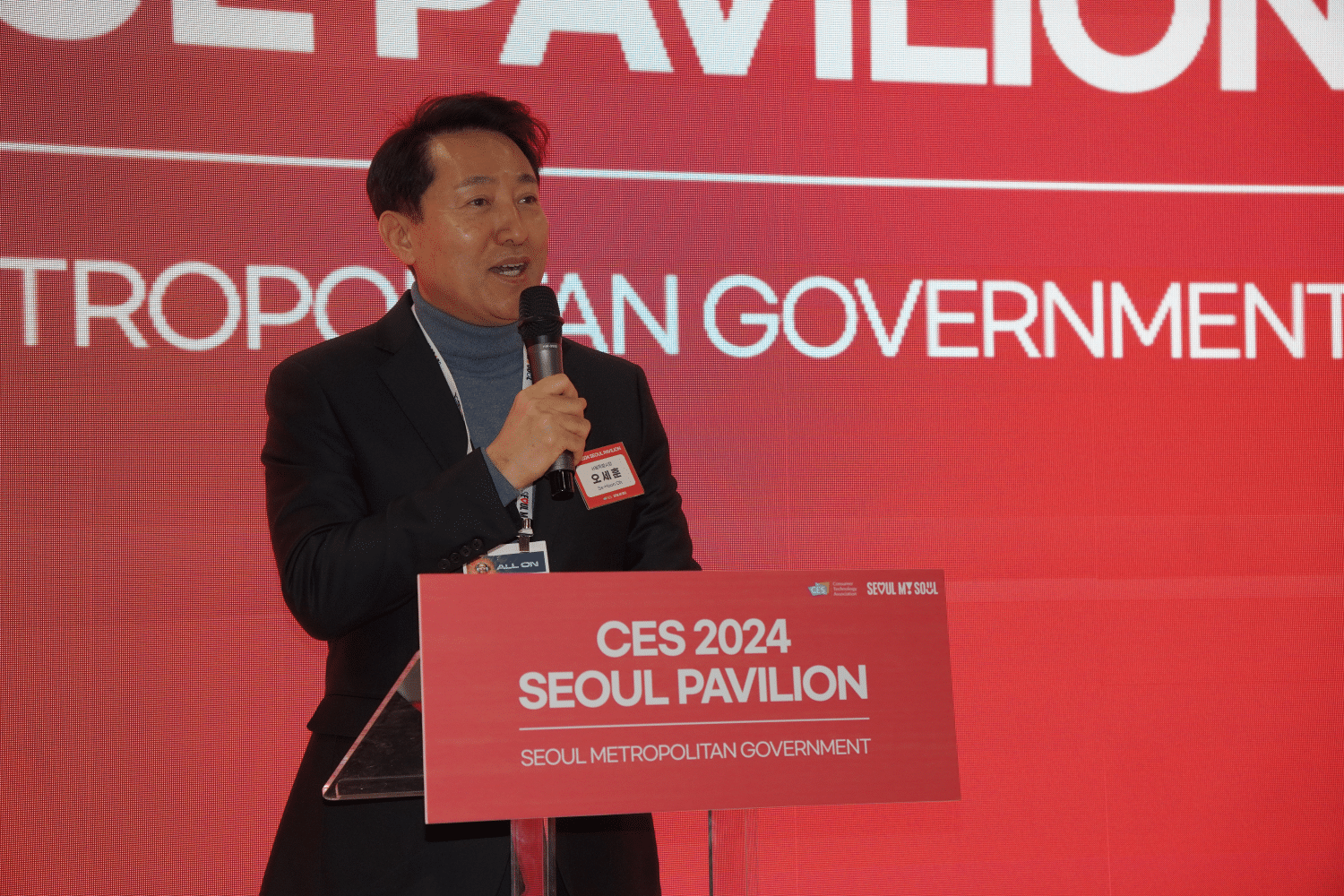 Mayor Oh Se-hoon gave an opening speech to start the first day of the Seoul Pavilion