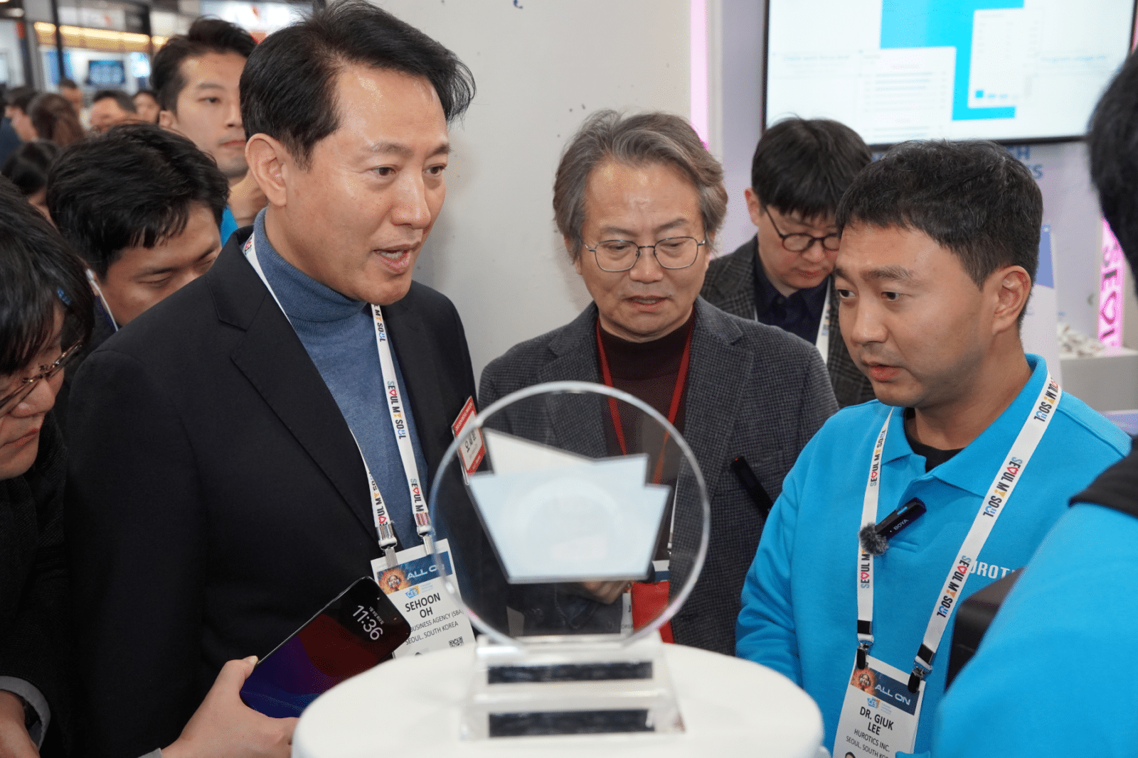 Mayor Oh Se-hoon toured the Seoul Pavilion at _CES 2024_ on January 9th, 10 a.m. local time in Las Vegas.